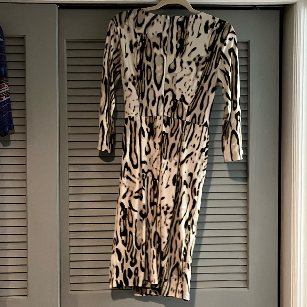Patterned V Neck Pencil Dress - Picture 2 of 7